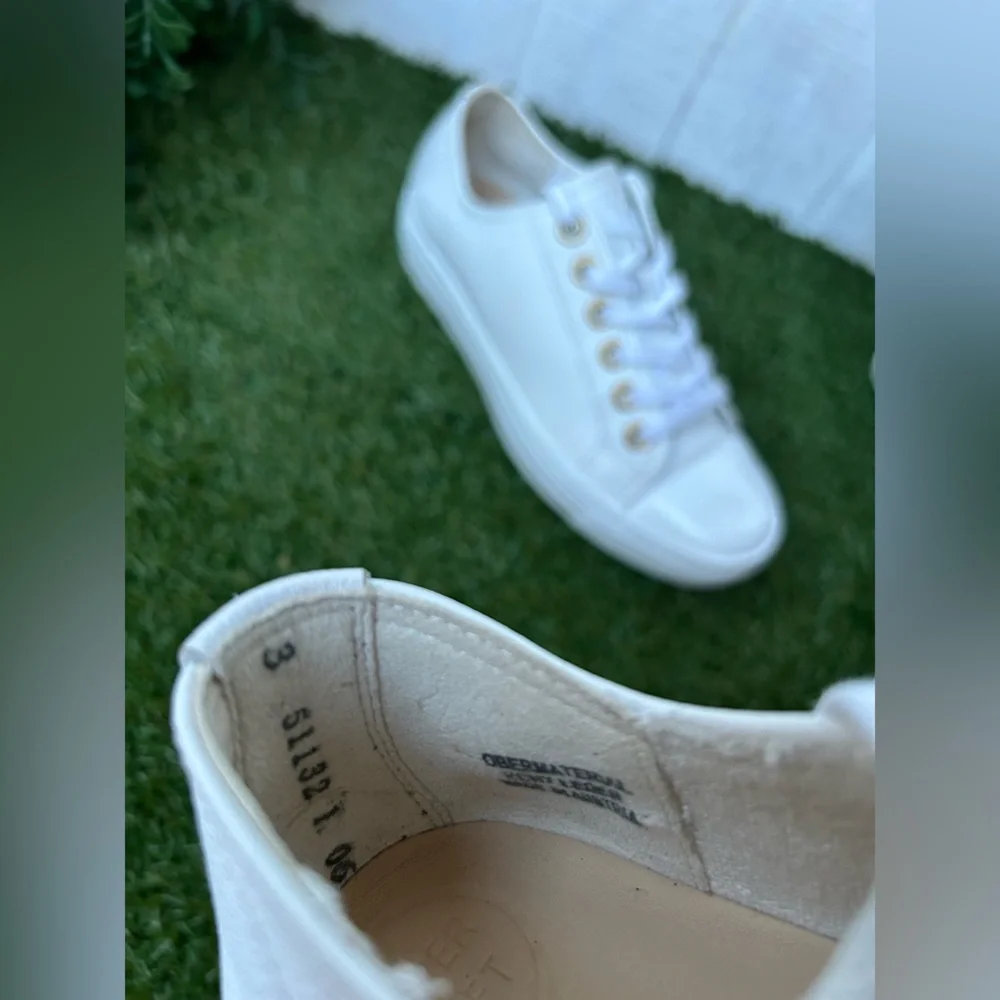 PAUL GREEN
White Women's White Sneakers with Gold Accents size Uk 3 US 5.5 NEW - Picture 15 of 17